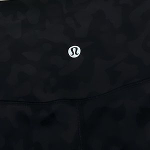 BLACK LEPORD LULULEMON LEGGINGS